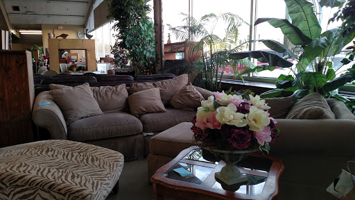 Thrift Store «Hillcrest Hope Thrift Store», reviews and photos, 7 W Mill St, Liberty, MO 64068, USA