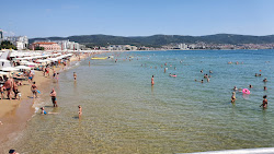 Foto de Praia Ensolarada área parcialmente resortada