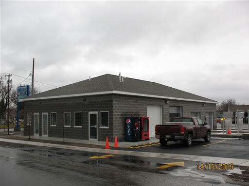 Tiny Bubbles Car & Dog Wash en Watertown