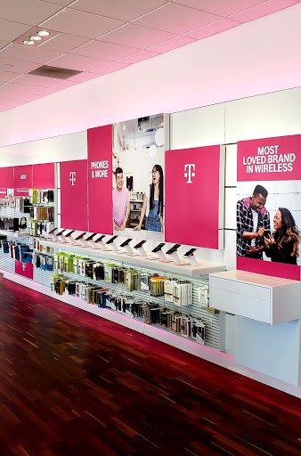 Cell Phone Store «T-Mobile», reviews and photos, 119 SW Loop 410 #133, San Antonio, TX 78245, USA