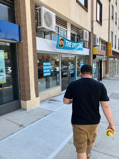 Shipping and Mailing Service «The UPS Store», reviews and photos, 3511B Farrington St, Flushing, NY 11354, USA