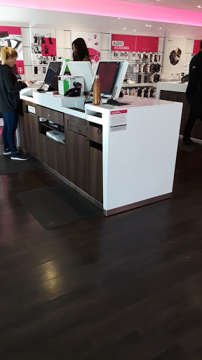 Cell Phone Store «T-Mobile», reviews and photos, 12603 Biscayne Blvd, North Miami, FL 33181, USA