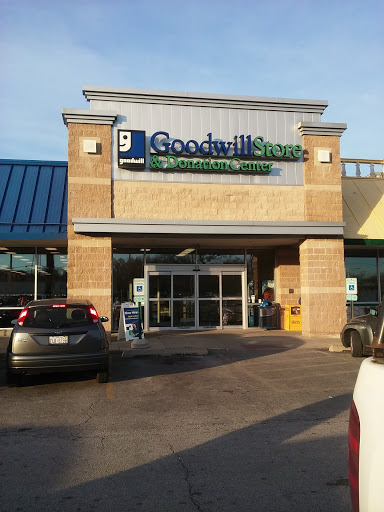 Thrift Store «Goodwill Store & Donation Center», reviews and photos, 675 W North Ave, Elmhurst, IL 60126, USA