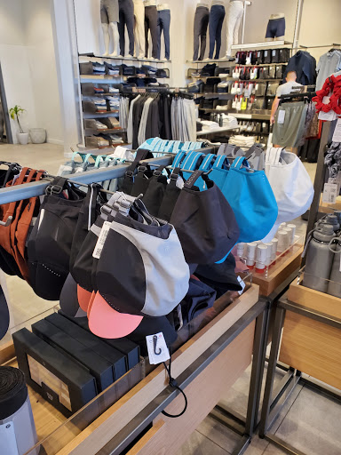 Sportswear Store «lululemon», reviews and photos, 4555 W 119th St, Leawood, KS 66209, USA