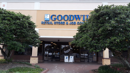 Clothing Store «GoodWill», reviews and photos, 1356 E Vine St, Kissimmee, FL 34744, USA