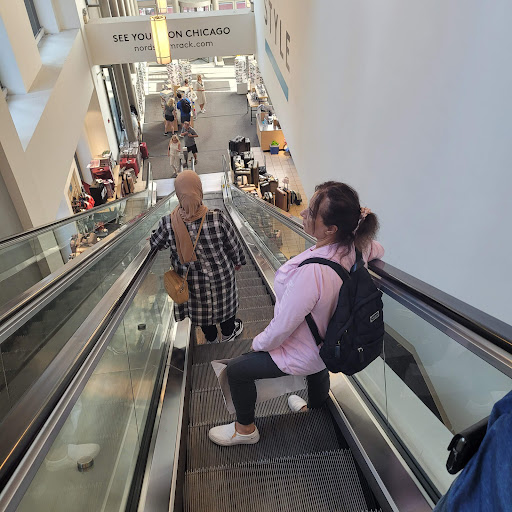 Department Store «Nordstrom Rack Chicago Avenue», reviews and photos, 101 E Chicago Ave, Chicago, IL 60611, USA