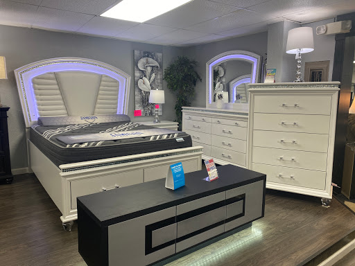 Furniture Store «Discount Furniture Store», reviews and photos, 504 E Market St, York, PA 17403, USA