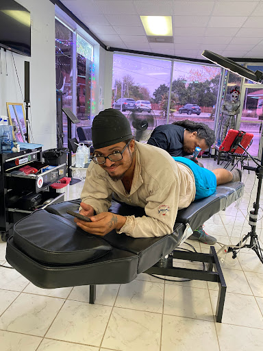 Tattoo Shop «BODY ARMOR TATTOO AND PIERCING», reviews and photos, 20709 US-27, Lake Wales, FL 33853, USA