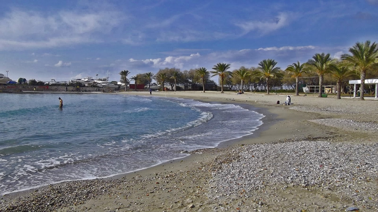 Valokuva Agios Kosmas IIista. pinnalla ruskea hiekka:n kanssa