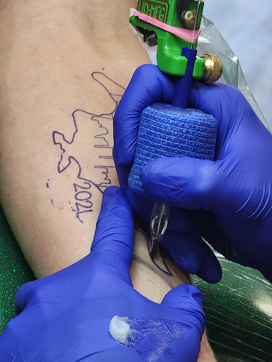 Tattoo Shop «Righteous Tattoo Studio», reviews and photos, 609 E Front St, Bonner Springs, KS 66012, USA