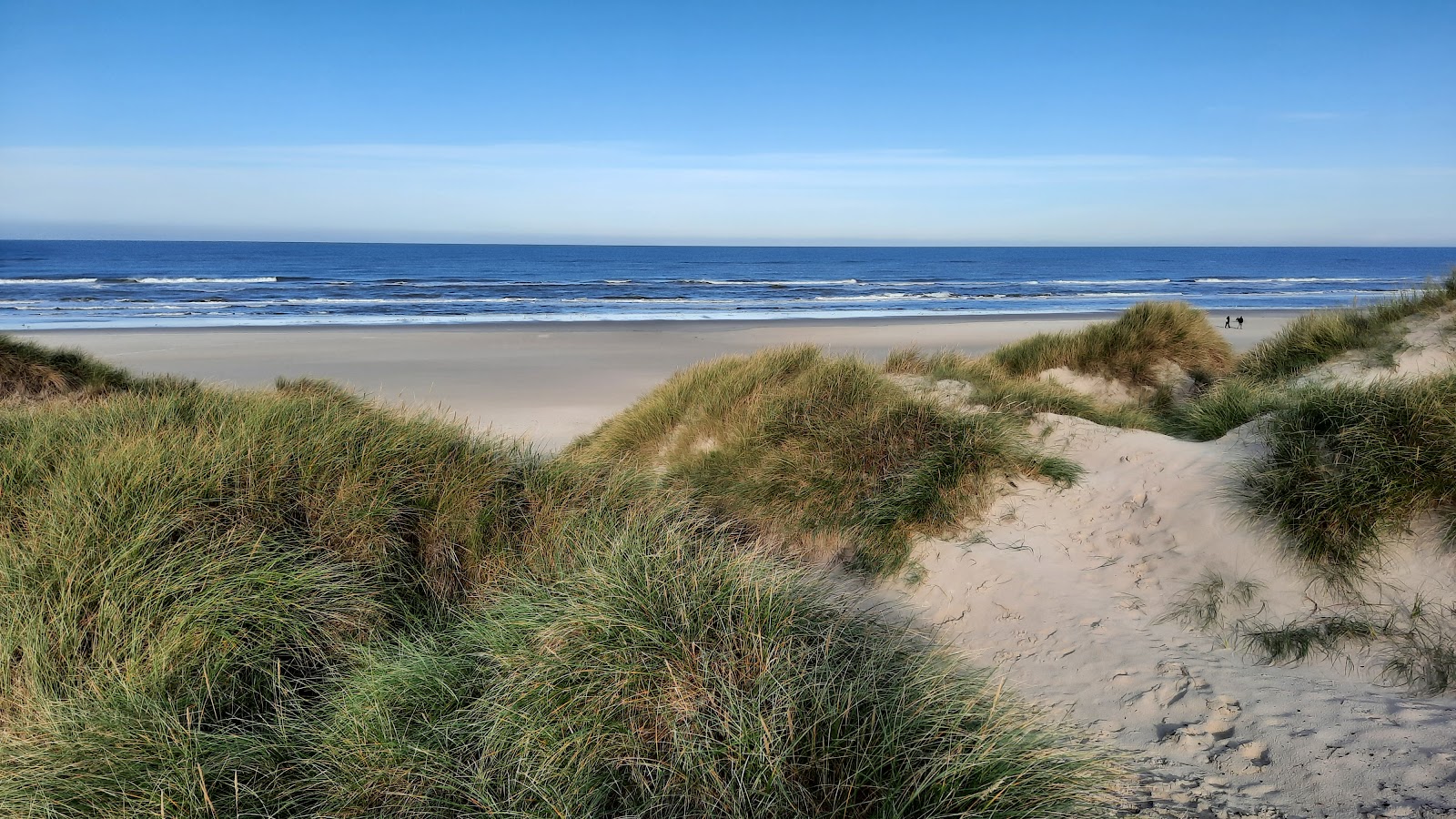 Foto av Kargard Beach med turkos rent vatten yta