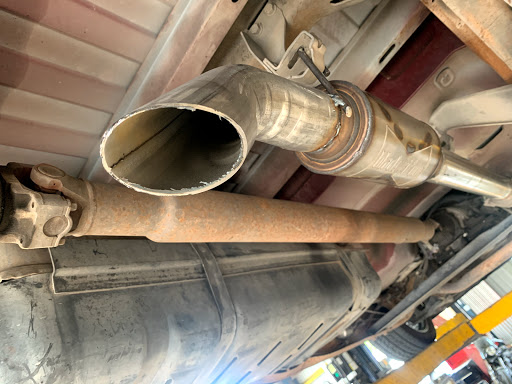 Tire Shop «Minute Man Muffler Glass Repair», reviews and photos, 919 W Court St, Seguin, TX 78155, USA