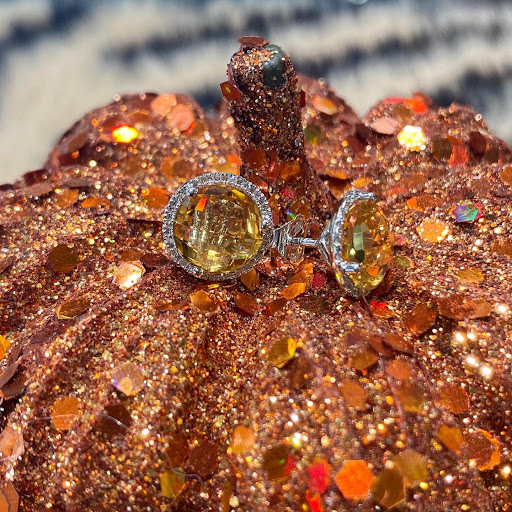 Jewelry Store «Royal Jewelers», reviews and photos, 4505 Shelbyville Rd Ste 101, Louisville, KY 40207, USA