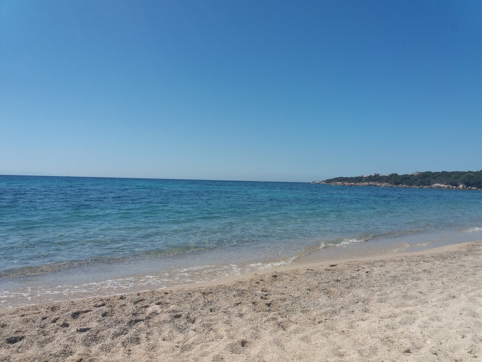 Foto von Figari beach mit gerader strand