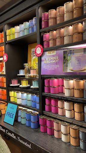 Shopping Mall «Riverpoint Center», reviews and photos, 1730 W Fullerton Ave, Chicago, IL 60614, USA