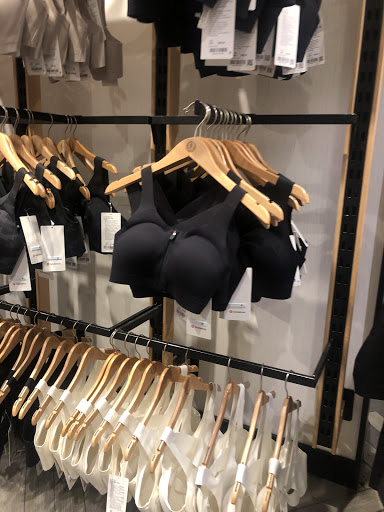Sportswear Store «lululemon athletica», reviews and photos, 152 South Avenue, Bloomington, MN 55425, USA