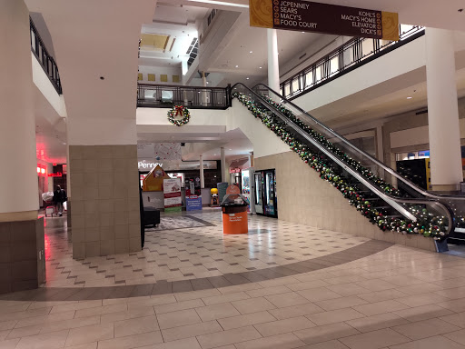 Shopping Mall «St. Charles Towne Center», reviews and photos, 11110 Mall Cir, Waldorf, MD 20603, USA