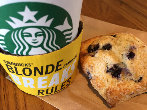 Coffee Shop «Starbucks», reviews and photos, 164 N York St, Elmhurst, IL 60126, USA