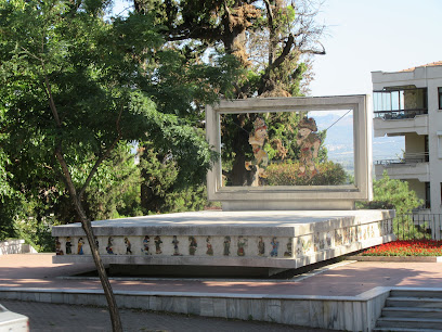 Karagöz Anıtı