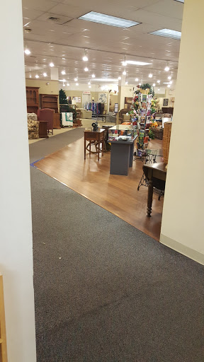 Thrift Store «Re-Uzit Shop of New Holland», reviews and photos, 707 W Main St, New Holland, PA 17557, USA