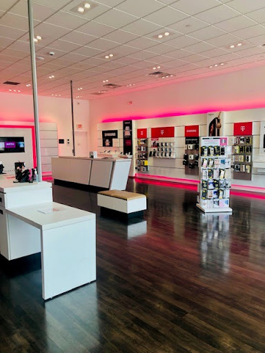 Cell Phone Store «T-Mobile», reviews and photos, 1534 E Southlake Blvd, Southlake, TX 76092, USA
