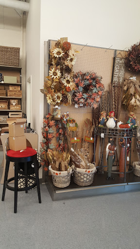 Home Goods Store «Tuesday Morning», reviews and photos, 1695 McFarland Blvd B, Northport, AL 35476, USA