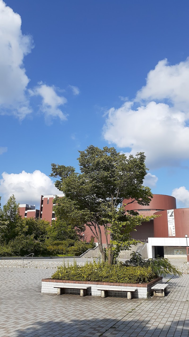 金沢大学附属図書館中央図書館