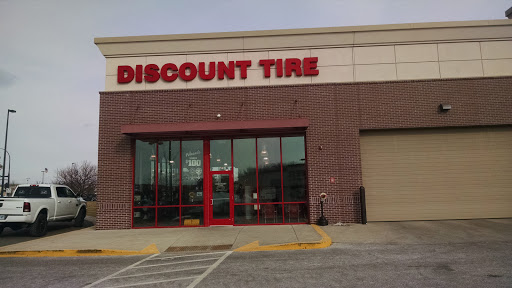 Tire Shop «Discount Tire Store - Maple Grove, MN», reviews and photos, 16485 County Rd 30, Maple Grove, MN 55311, USA