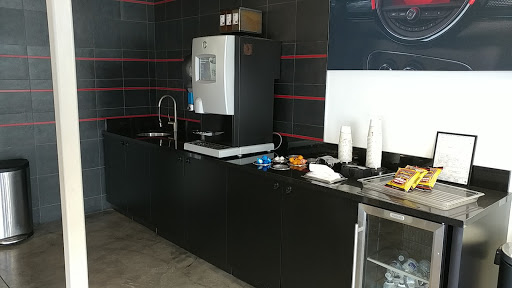 Car Dealer «MINI of Ontario», reviews and photos, 1251 Auto Center Dr, Ontario, CA 91761, USA