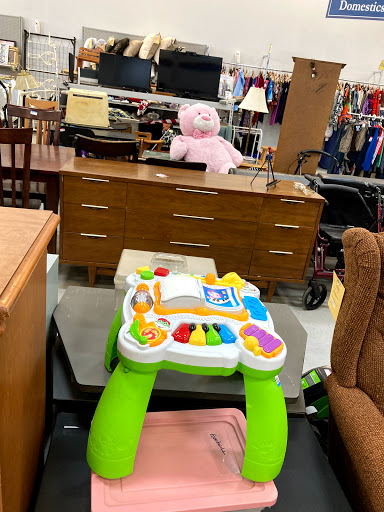 Thrift Store «Goodwill Industries of Greater Cleveland & East Central Ohio», reviews and photos, 14690 Snow Rd, Brook Park, OH 44142, USA