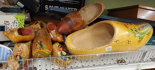 Thrift Store «Maple Valley Goodwill», reviews and photos, 27077 Maple Valley Black Diamond Rd SE, Maple Valley, WA 98038, USA