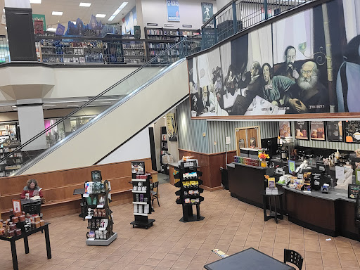 Book Store «Barnes and Noble», reviews and photos, 2500 N Mayfair Rd, Milwaukee, WI 53226, USA