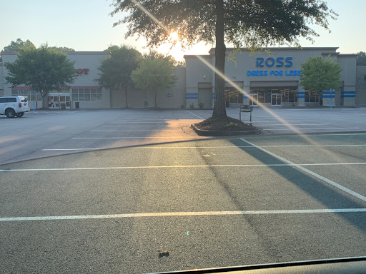 Shopping Mall «Buckhead Crossing Shopping Center», reviews and photos, 2625 Piedmont Rd NE, Atlanta, GA 30324, USA