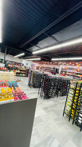 Liquor Store «Liquor Zone», reviews and photos, 3004 E Pioneer Pkwy #200, Arlington, TX 76010, USA