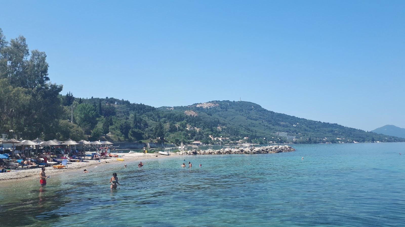 Foto von Paralia Mpoukari und die siedlung