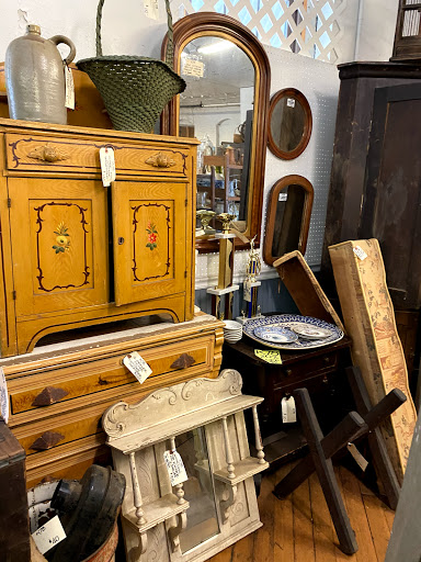 Home Goods Store «Olde Factory», reviews and photos, 139 S Hanover St, Hummelstown, PA 17036, USA