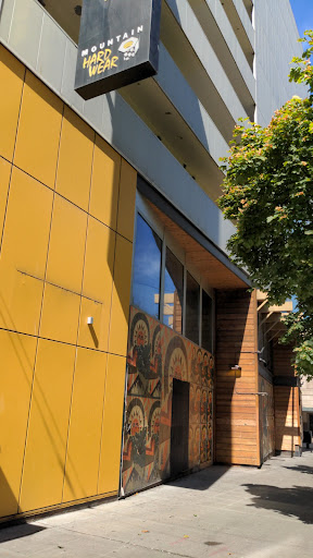 Outdoor Sports Store «Mountain Hardwear Store», reviews and photos, 250 Pine St, Seattle, WA 98101, USA