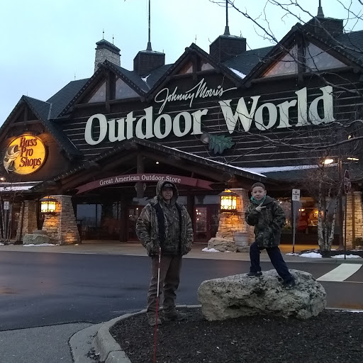 Sporting Goods Store «Bass Pro Shops», reviews and photos, 6112 W Grand Ave, Gurnee, IL 60031, USA