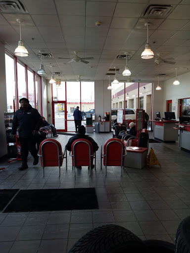 Tire Shop «Discount Tire Store - Oak Lawn, IL», reviews and photos, 6635 95th St, Oak Lawn, IL 60453, USA