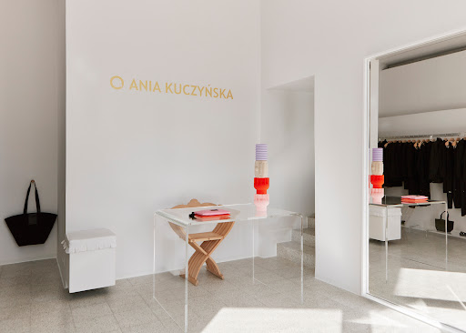Ania Kuczyńska - Sklep stacjonarny z ubraniami i akcesoriami marki
