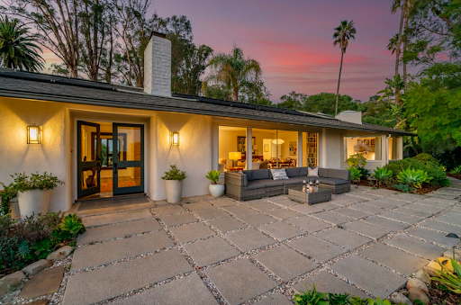 Paradise Retreats image