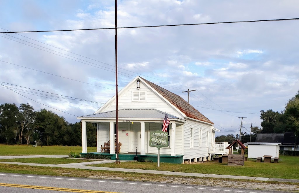 The Little White House Barber Shop 33592