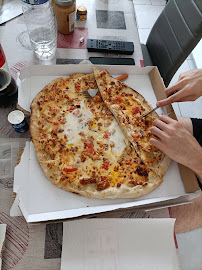 Plats et boissons du Pizzas à emporter Show Pizz à Laval - n°7
