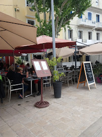 Atmosphère du Restaurant Aux Aromates à Martigues - n°2