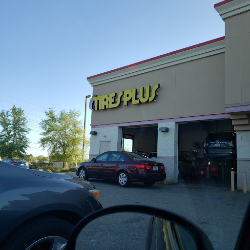 Tire Shop «Tires Plus», reviews and photos, 2625 E Hwy 50, Clermont, FL 34711, USA