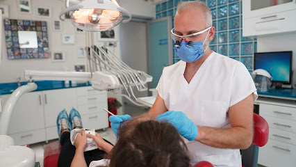 Dr. Meriç Küçükcoşkun | Diş Eti Hastalıkları & Cerrahisi - Periodontoloji Uzmanı