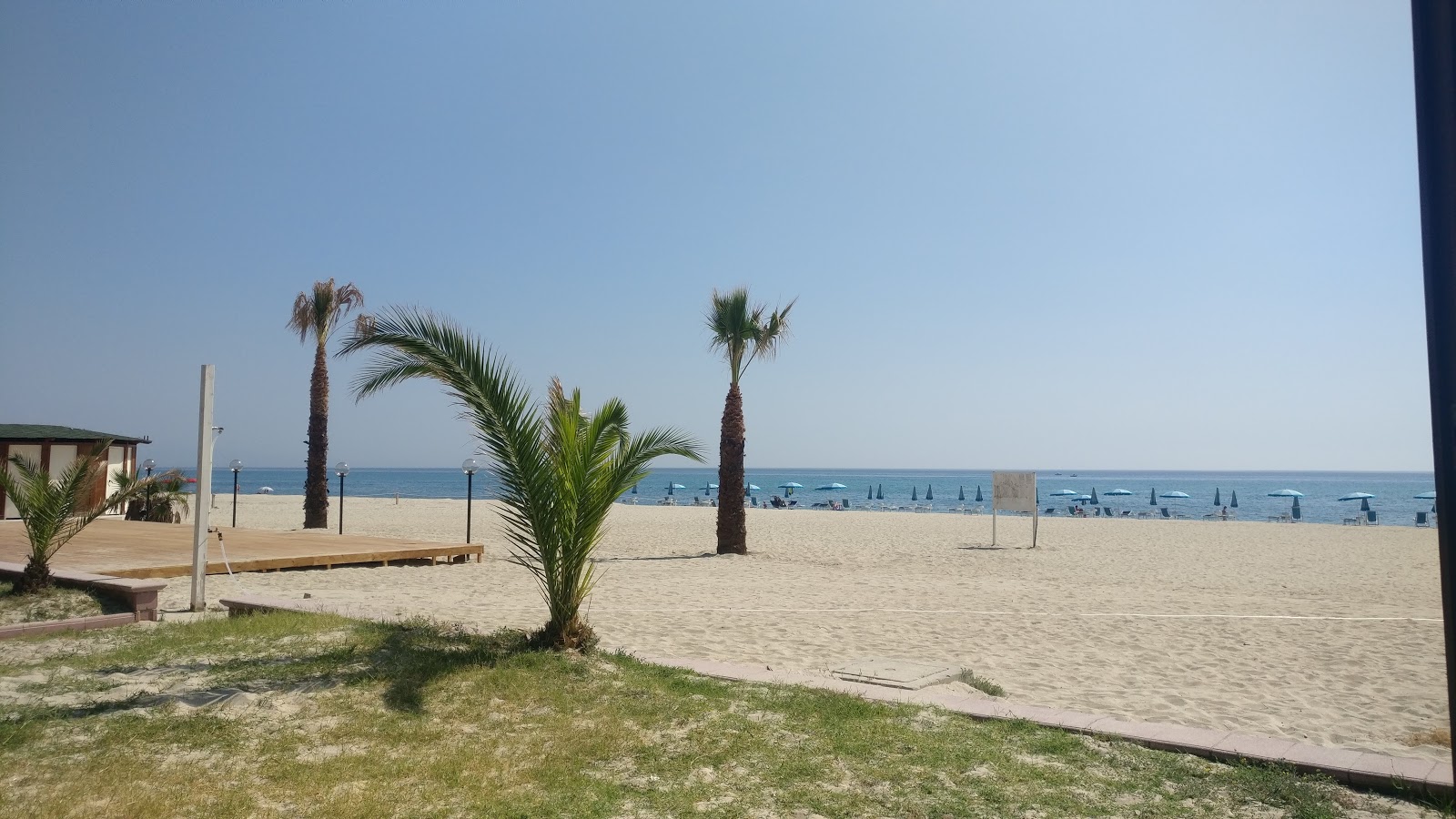 Photo de Spiaggia di Isca Marina avec droit et long