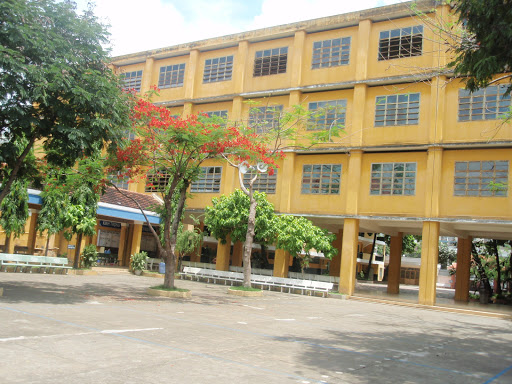 Trường THPT Nguyễn Thượng Hiền.