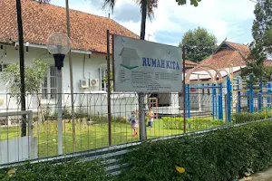 Rumah Singgah Alfamart Alfamidi-Yayasan Kasih Anak Kanker Indonesia (YKAKI) image