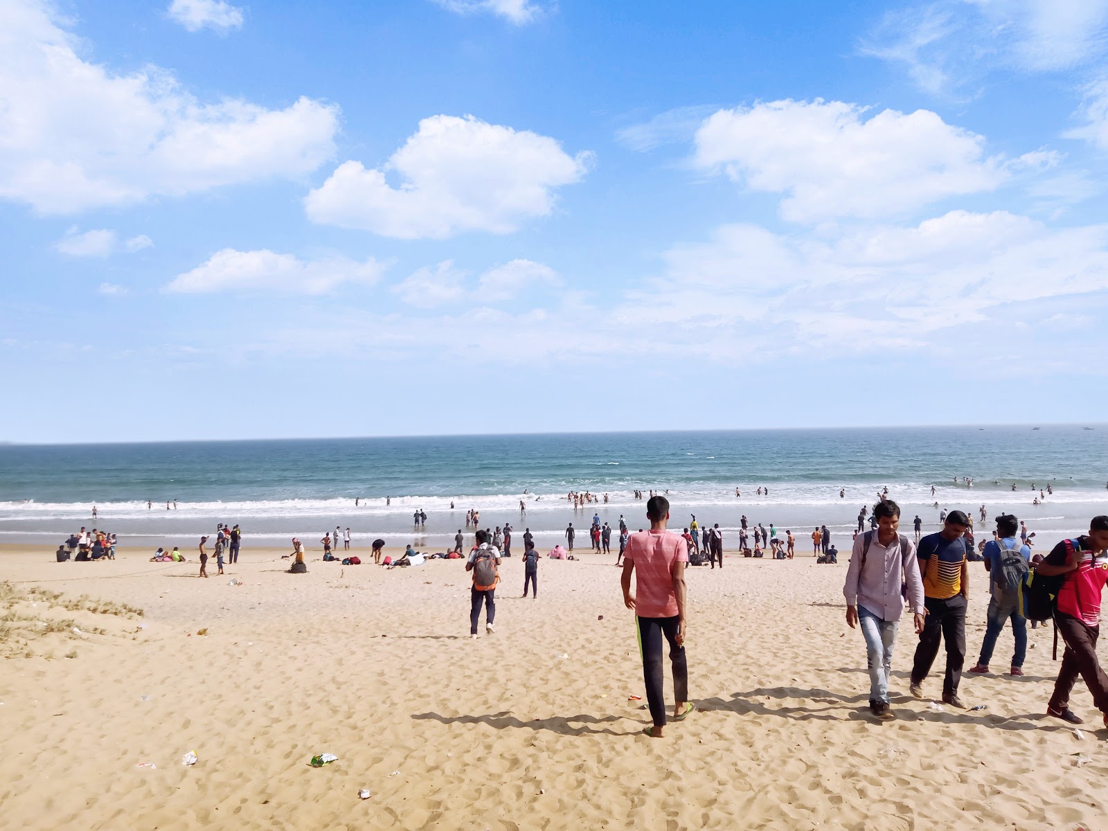 Foto de Dhabaleshwar Beach com areia brilhante superfície